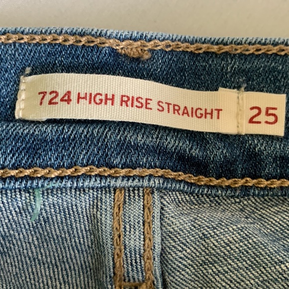 Levi’s 724 High Rise Straight Distressed - Picture 8 of 9